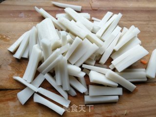 冬笋香菇炒年糕的做法步骤：2