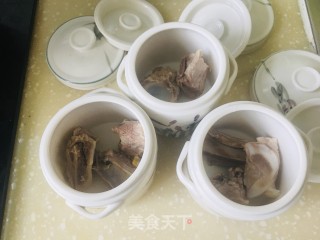 玉米枸杞排骨蒸盅的做法步骤：5