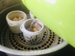 玉米枸杞排骨蒸盅的做法步骤：7