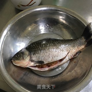 豆瓣酱烧鱼的做法步骤：1