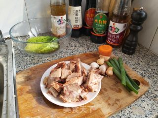 黄瓜拌猪头肉的做法步骤：1