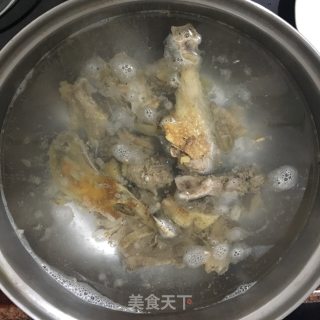 老鸭山药煲的做法步骤：4