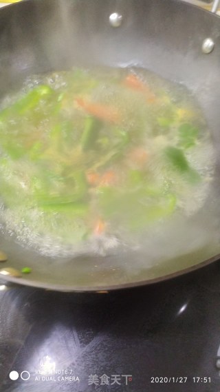 蛋炒彩椒的做法步骤：2