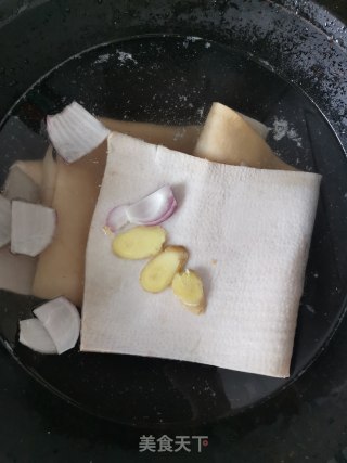 猪皮冻的做法步骤：1