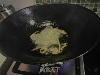 爆炒蚕蛹的做法步骤：3