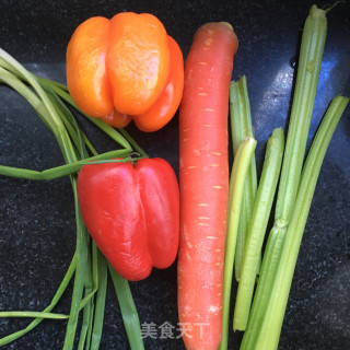 五彩虾仁咖喱饭的做法步骤：2