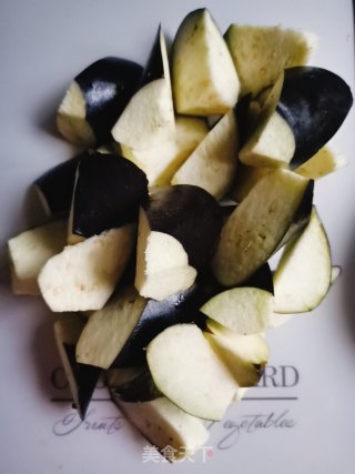 酱烧茄子的做法步骤：1