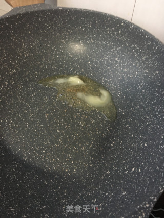 尖椒炒黑猪肉的做法步骤：6