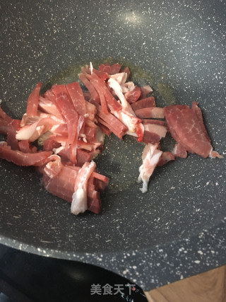 尖椒炒黑猪肉的做法步骤：7