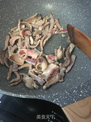 尖椒炒黑猪肉的做法步骤：8