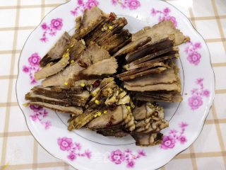 干炒卤牛肉的做法步骤：2