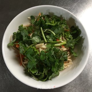 香菜拌豆皮的做法步骤：5