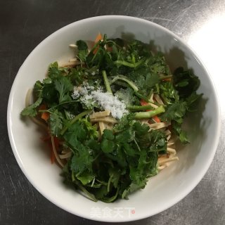 香菜拌豆皮的做法步骤：6