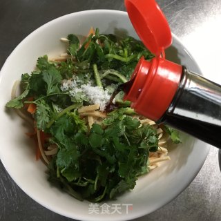香菜拌豆皮的做法步骤：7