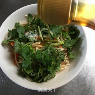 香菜拌豆皮的做法步骤：8