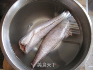 红烧牙鳕--红红火火吉祥菜的做法步骤：1