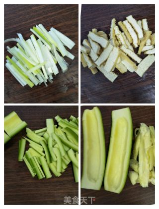豆腐干炒西葫芦的做法步骤：2