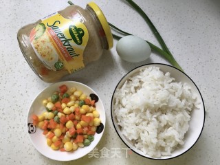 酸菜炒饭的做法步骤：1