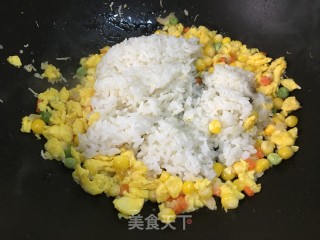 酸菜炒饭的做法步骤：7