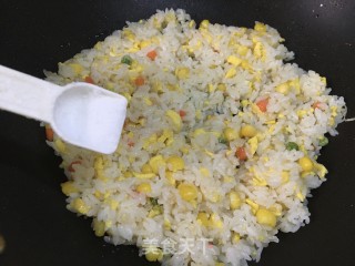 酸菜炒饭的做法步骤：8