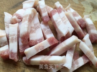 胡萝卜丝炒大蒜叶的做法步骤：2