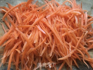 胡萝卜丝炒大蒜叶的做法步骤：4