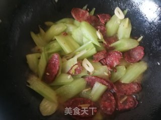 西芹炒腊肠的做法步骤：11
