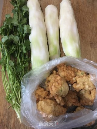 炸肉圆菜头汤的做法步骤：1