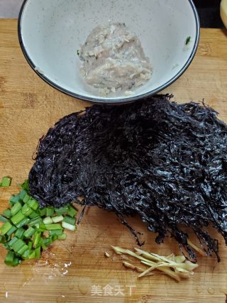 鱼滑紫菜汤的做法步骤：1
