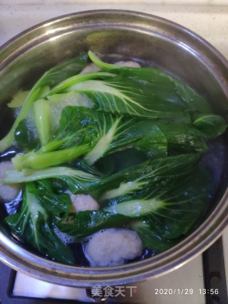 青菜鱼丸面的做法步骤：3