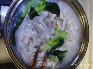 青菜鱼丸面的做法步骤：4