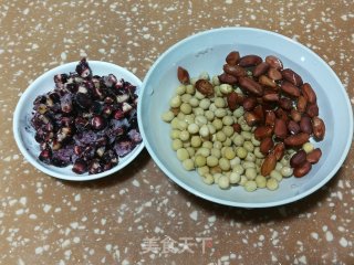 黑玉米花生豆浆的做法步骤：1