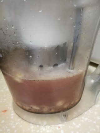 黑玉米花生豆浆的做法步骤：2