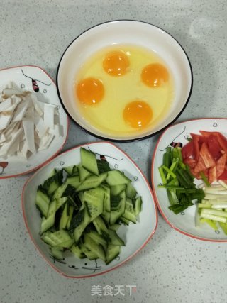 鸡蛋杏鲍菇炒黄瓜的做法步骤：3