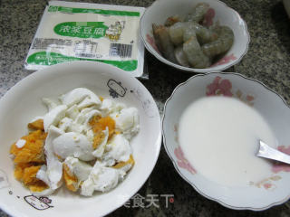虾仁咸鸭蛋豆腐羹的做法步骤：1