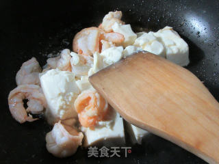 虾仁咸鸭蛋豆腐羹的做法步骤：7
