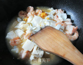 虾仁咸鸭蛋豆腐羹的做法步骤：11