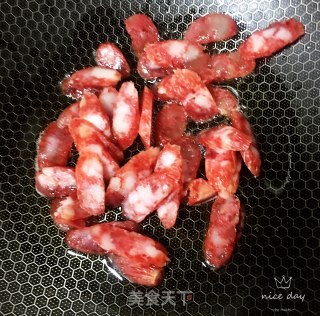 西蓝花炒广味香肠的做法步骤：5