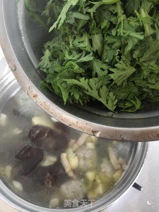 鲮鱼丸黑木耳汤的做法步骤：8