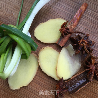 红酒醉五花肉的做法步骤：3