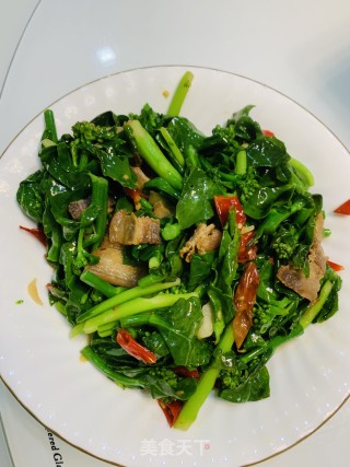 五花肉炒芥兰的做法步骤：7