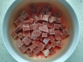 照烧牛肉串的做法步骤：1