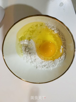 红薯粉青椒炒回锅肉的做法步骤：2