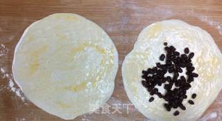 蜜红豆辫子酥（简易手抓饼版），外酥内软，美味又简单的做法步骤：2
