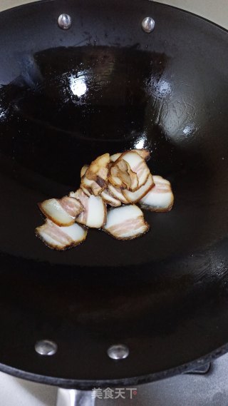 腊肉焖冬笋的做法步骤：2