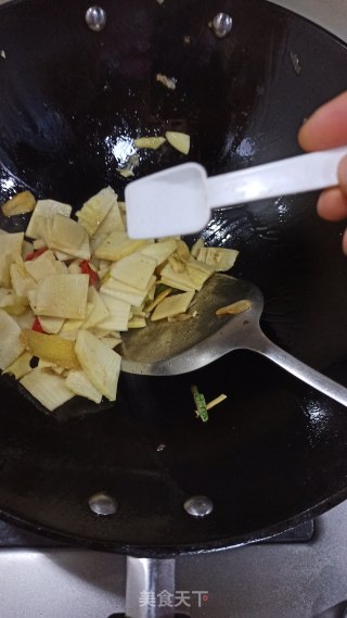 腊肉焖冬笋的做法步骤：6