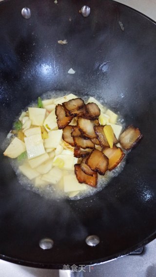 腊肉焖冬笋的做法步骤：8