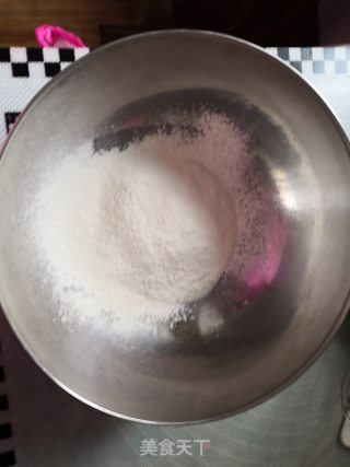 草莓抱抱蛋糕的做法步骤：2