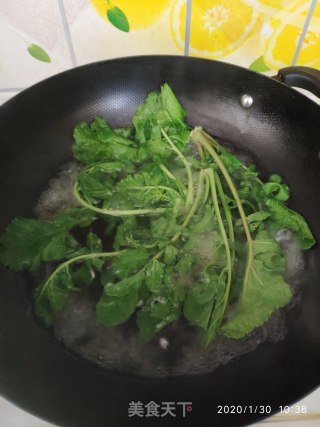 凉拌萝卜叶的做法步骤：2