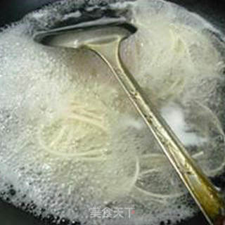 黑木耳瘦肉丝盖浇面的做法步骤：12